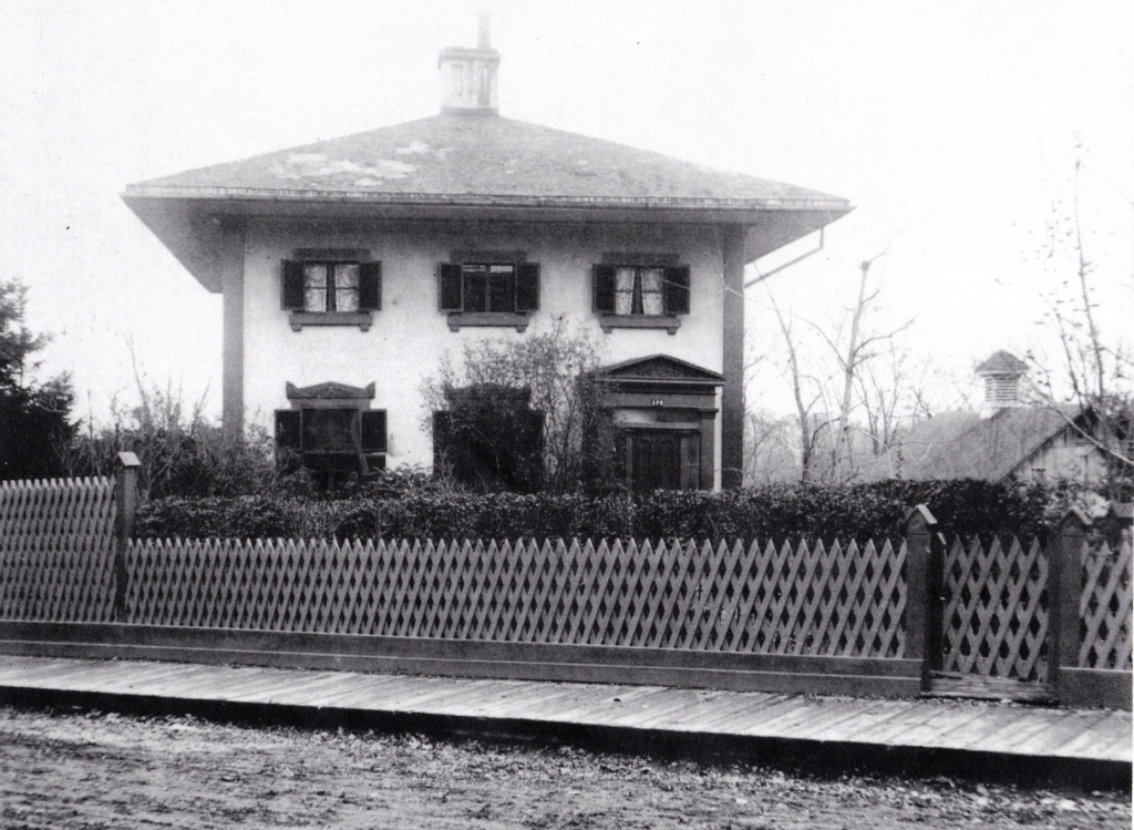 178 Côte St. Antoine Road, photo by J.B. Goode